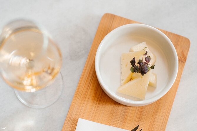 1 Hour Private Four Greek Wine Tasting and Food Pairing in Athens - How to taste like a pro during your four-wine comparison