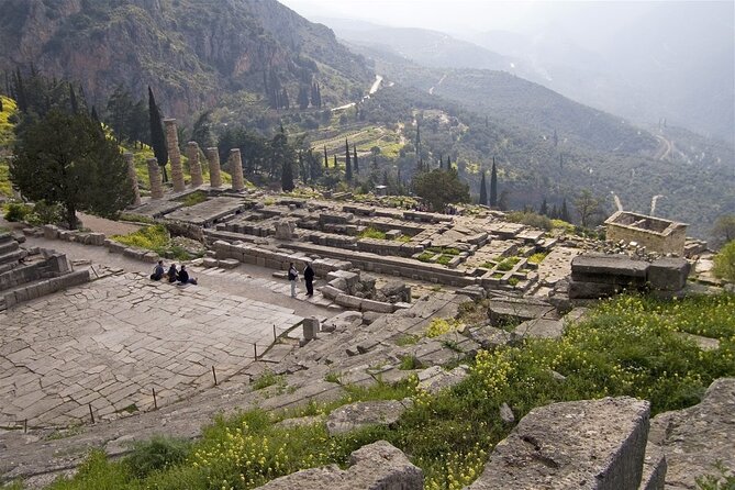 2 Day Private Tour to Amazing Delphi & Meteora - Thermopylae: a 30-minute history stop with Leonidas at the center