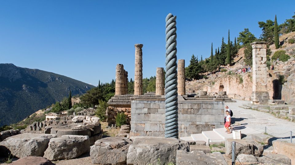 3-day classical Spanish guided tour in Peloponesse & Delphi - Day 2: Ancient Olympia tours, then straight to Delphi
