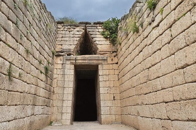3 days Spanish guided tour in Epidaurus, Mycenae, Olympia, Delphi - The 8:00am Athens start: how the day kicks off