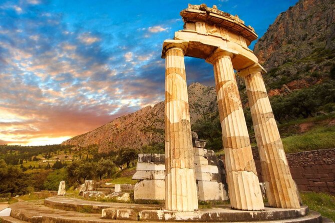 3 days Spanish guided tour in Epidaurus, Mycenae, Olympia, Delphi - The drive to Delphi: a modern crossing before an ancient climb