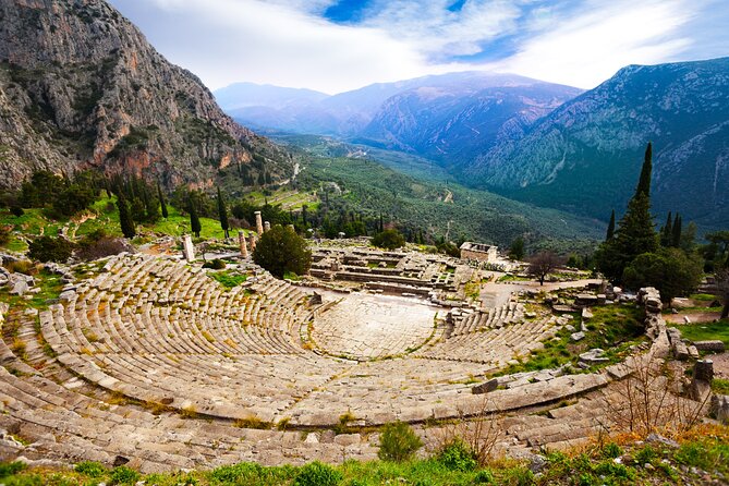 3 days Spanish guided tour in Epidaurus, Mycenae, Olympia, Delphi - Delphi essentials: Via Sacra, Apollo, and the Auriga bronze