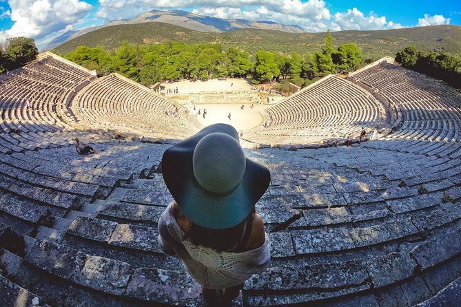 4-Day Private Peloponnese, Delphi and Meteora Tour from Athens - Day 3: Delphi Archaeological Museum, Delphi town lunch, then Thermopylae