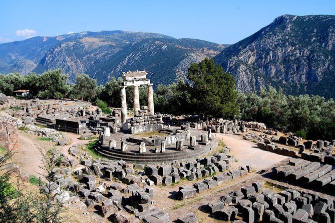 4 Days Private Tour: Corinth - Mycenae - Nafplio - Olympia- Delphi & Meteora - Day 4: Great Meteoron, Agios Stefanos or Roussanou, Then Thermopylae and Kamena Vourla