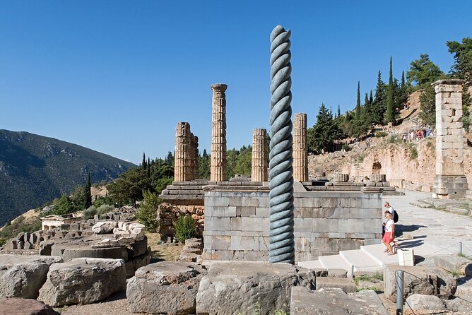 5 Day Tour in Delphi, Meteora, Santorini, Mykonos and Delos - Thermopyles quick stop: Leonidas photo moment