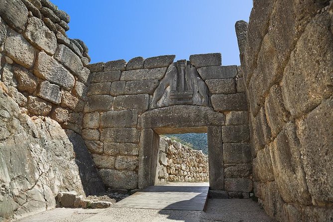 8-Day Classic Greece Tour: Athens, Epidaurus, Mycenae, Olympia, Delphi & Meteora - Day 6: Delphi Museum and the road to Meteora