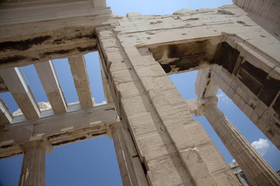 Acropolis: 3D representations & audiovisual self-guided tour - 360° panoramas: turning viewpoint into understanding