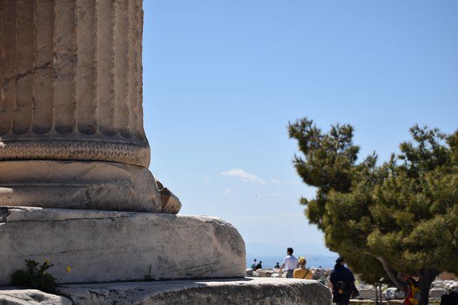 Acropolis & Acropolis Museum Group tour in German or Dutch - Guide Style in Dutch or German: Archaeology Stories That Feel Practical