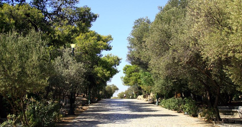 Acropolis, Parthenon and Plaka, Monastiraki Guided tour - The bougatsa stop: the included snack that actually fits