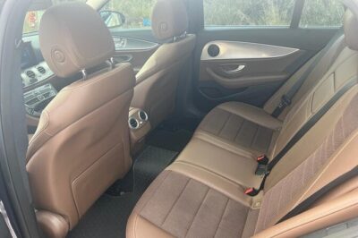 Athens Airport to Athens Center Private Arrival Transfer - The car experience: Wi‑Fi, water, and air-con when you need it
