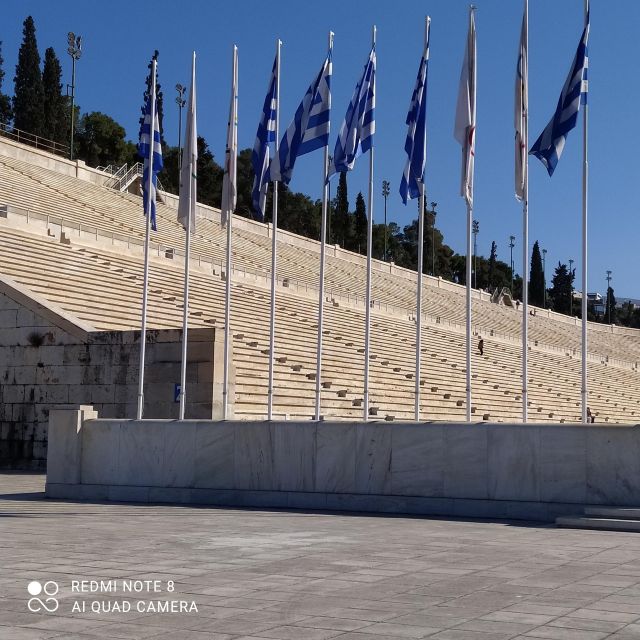 Athens city center walking tour - Syntagma Square and the Greek Parliament: the best kind of drama