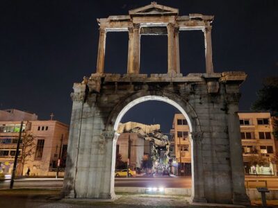 Athens: City Highlights Nighttime Walking Tour in Spanish - Syntagma Square and the Greek Parliament: Watching the Evzones at Night