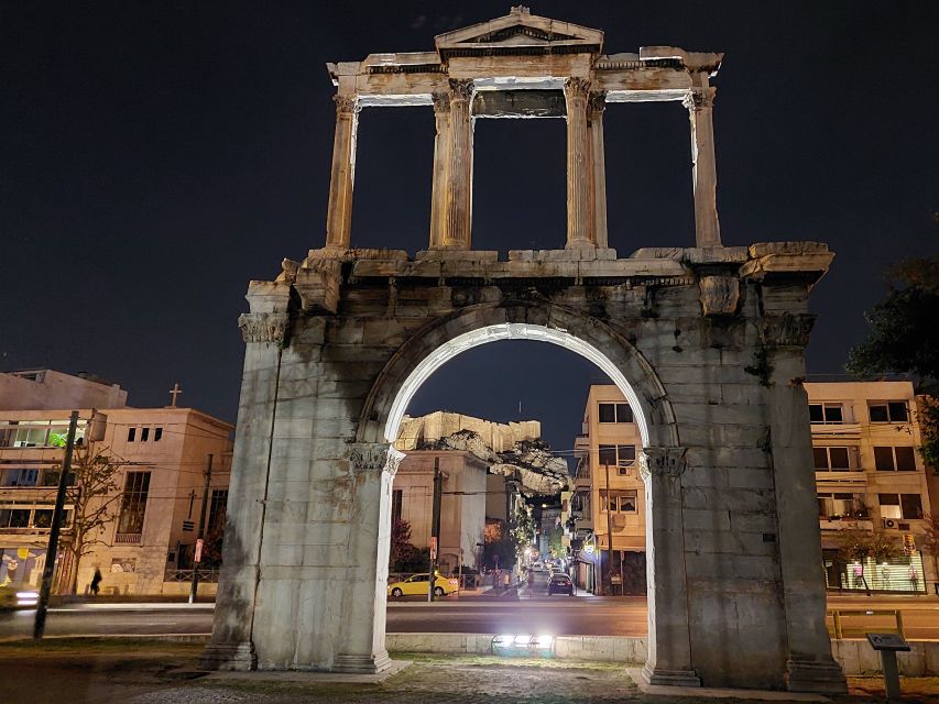 Athens: City Highlights Nighttime Walking Tour in Spanish - Syntagma Square and the Greek Parliament: Watching the Evzones at Night