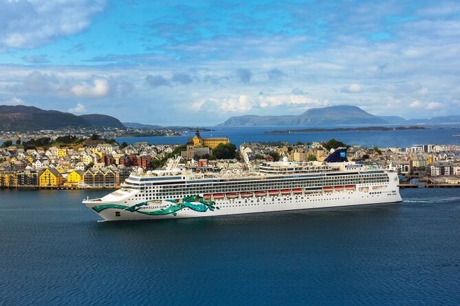 Athens City to Piraeus Port Private Transfer - Arriving at Piraeus Port: steps from boarding, not a mile away