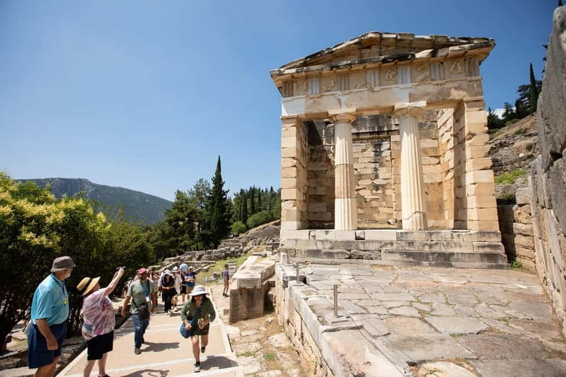 Athens: Delphi Day Tour with Museum & Arachova Village Visit - Athens to central Greece: the coach ride setup that matters