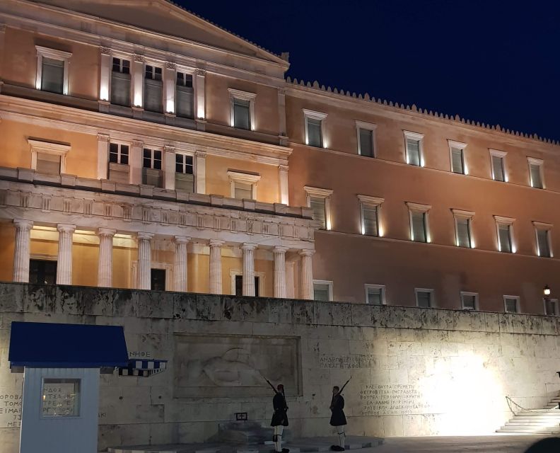 Athens: Evening Guided Walking Tour with Plaka & Dinner - Starting in Syntagma Square: the easy win of doing Athens at night