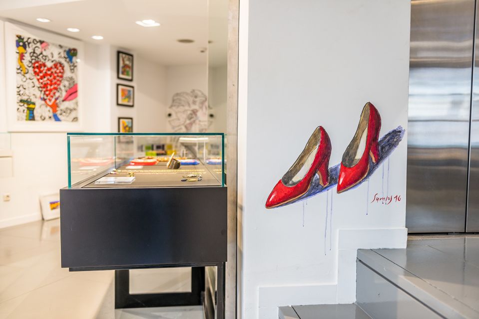 Athens: Greek Fashion Shopping Tour with a Local Expert - Timing, Comfort, and How to Make the Most of Your 3.5 Hours