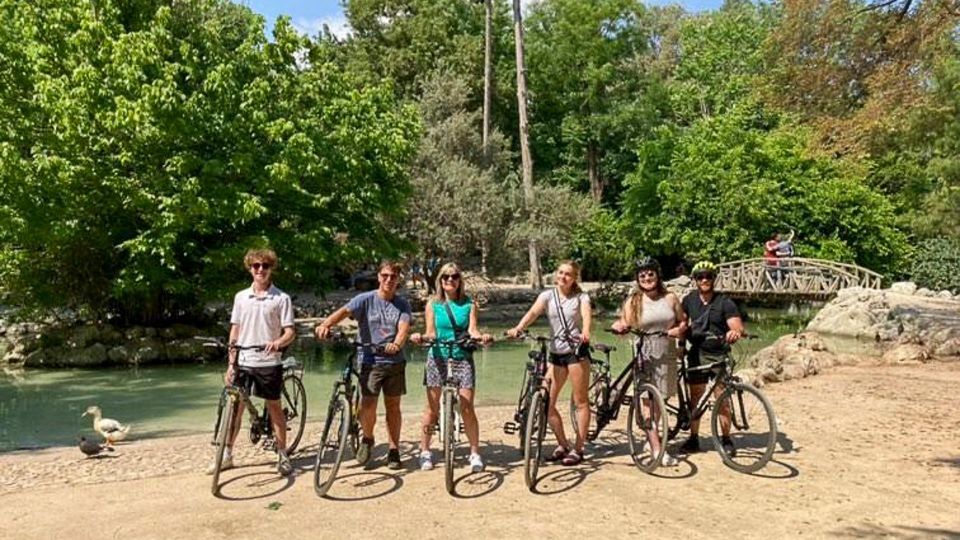 Athens Historical Center: Explore by Bike - Monastiraki and Plaka: moving through the Neighborhood of the Gods
