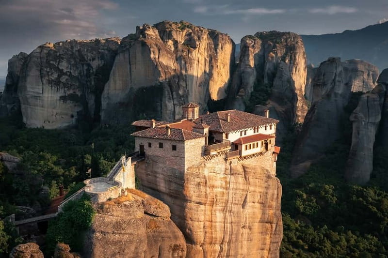Athens: Meteora Day Trip in Spanish with Live Guide & Lunch - The monastery rules you must not ignore (especially clothing)