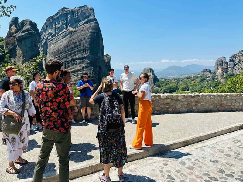 Athens: Meteora Day Trip in Spanish with Live Guide & Lunch - Sunset at Meteora: a seasonal bonus that changes the whole vibe