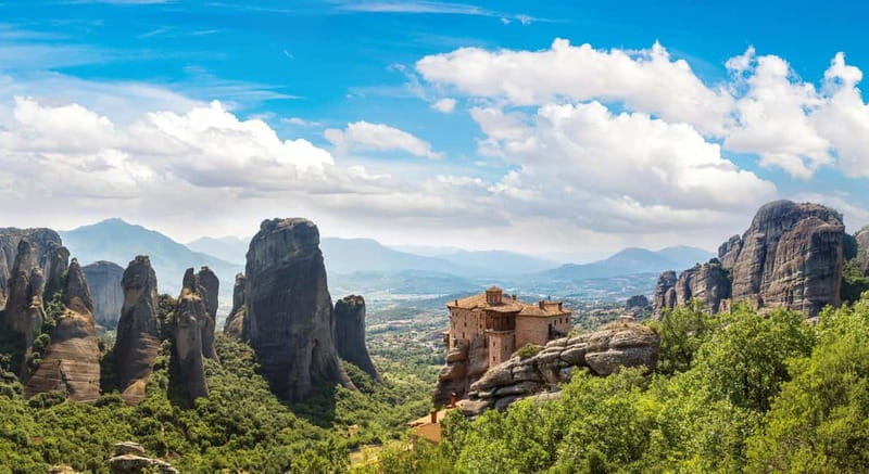Athens: Meteora Day Trip in Spanish with Live Guide & Lunch - Practical packing and day-of tips