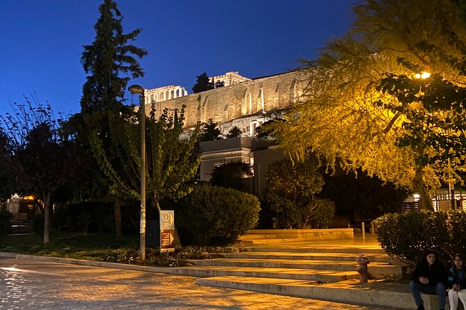 Athens Night Walk and Drinks - Guides and safety: the small-group advantage (and why you should still stay alert)