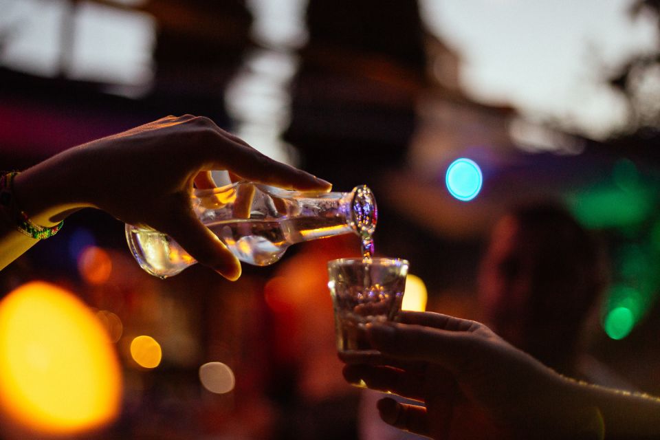 Athens: Private Evening Tour w/ Drinks & Bites in Koukaki - Vegetarian-friendly food and non-alcoholic choices that don’t feel like a compromise