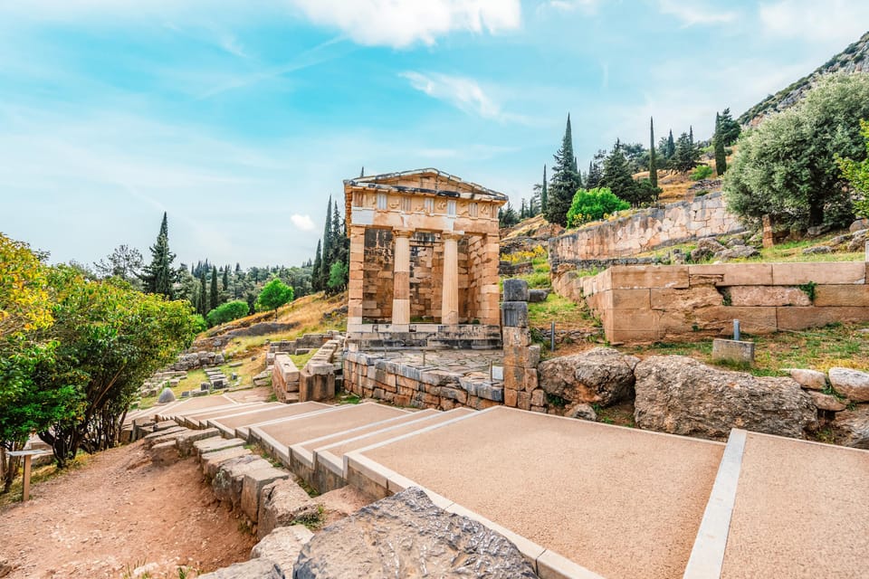 Athens: Private Tour of Delphi, Delphi Museum, and Arachova - Delphi and Arachova in One Day: The Smart Reason This Works