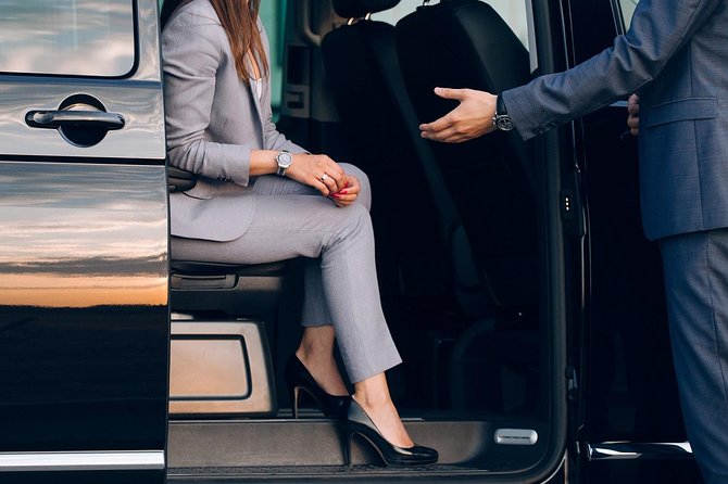 Athens Private Transfer: Central Athens to Piraeus Cruise Port - Vehicle size for groups up to 12 (and what that means for luggage)
