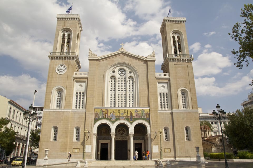 Athens Private Walking Tour in Spanish - Monastiraki Square: Your Central Finale With Easy City Connections