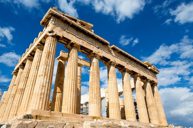 Athens sightseeing Spanish guided tour with Acropolis and museum - Omonoia Square and Hadrian’s Arch: a city stop that adds texture