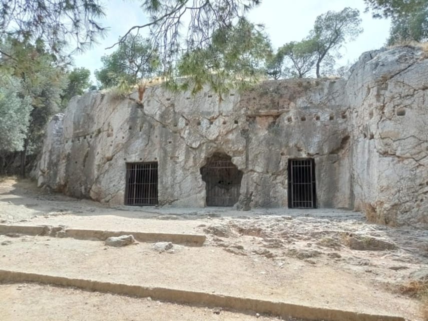 Athens: the Great Greek Philosophers Guided Tour in Spanish - Starting at the Statue of Platon: your “classroom” in the city