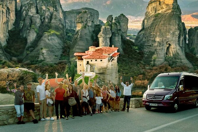 Athens to Meteora DayTrip by Train in Spanish language - Local Agency - Arrival in Kalambaka and that first Meteora timing window