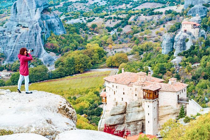 Athens to Meteora DayTrip by Train in Spanish language - Local Agency - Rousanos and Agia Triada: free admission stops that still feel worth it