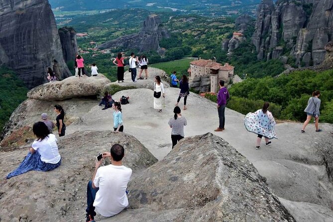 Athens to Meteora DayTrip by Train in Spanish language - Local Agency - Agios Nikolaos Anapaphsas and Kalambaka’s coffee break