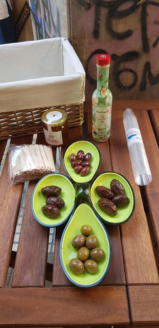 Athens: Traditional Greek food tour in hidden spots - Coffee and the wrap-up mindset: leave full, but also smarter