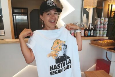Athens's original vegan food tour - Plateia Syntagmatos: nuts, street snacks, and learning olive oil fast