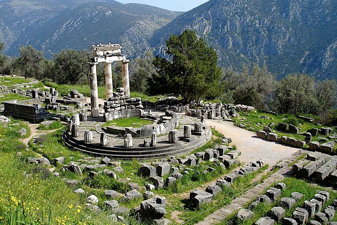 Award-Winning 2-Day Private Delphi & Meteora Tour - Thermopylae Stop: Leonidas and a Fast Ancient History Finish