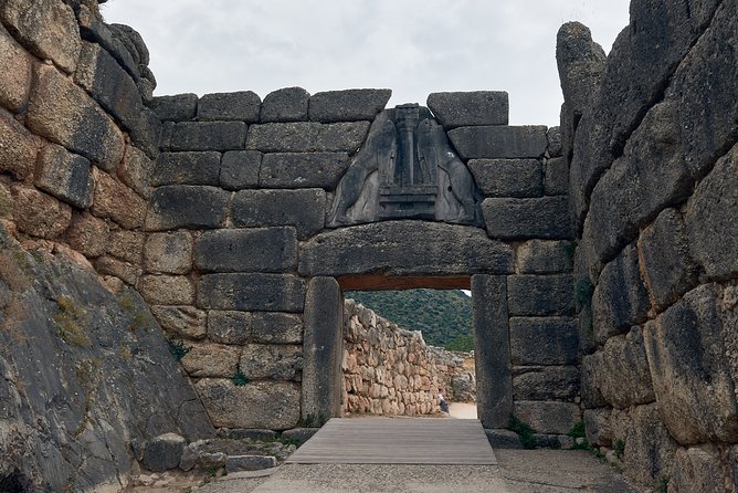 Best of Greece: 7-Day Tour to Real Greece of the Peloponnese, Delphi and Meteora - Mani Peninsula and Byzantine Mystra: pirate-era towns, caves, and views over olive country