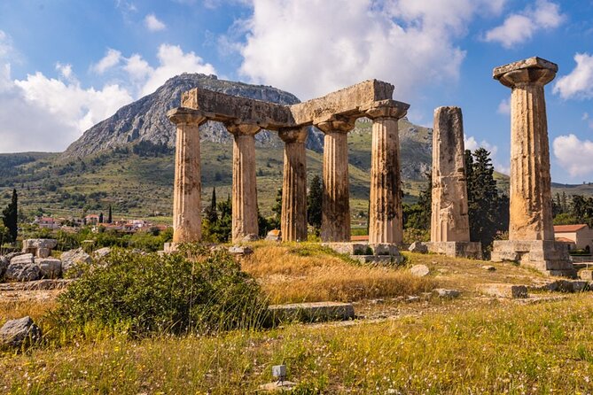Corinth Canal, Mycenae & Nafplion Premium Tour with Expert Guide - Syntagma Square: 15 minutes that can help more than you’d think