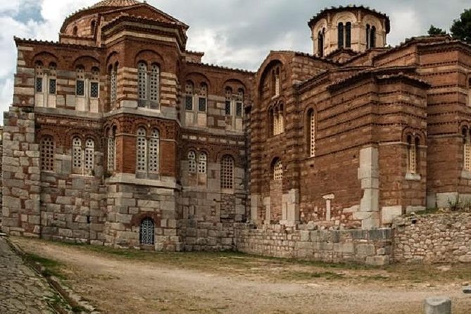 Delphi and Hosios Loukas Monastery Full Day Private Tour - What the English driver-guide does (and what happens inside the sites)