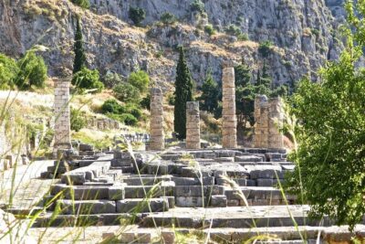 Delphi and Hosios Loukas Monastery Full Day Private Tour - Arachova stop: a quick mountain break at Parnassus