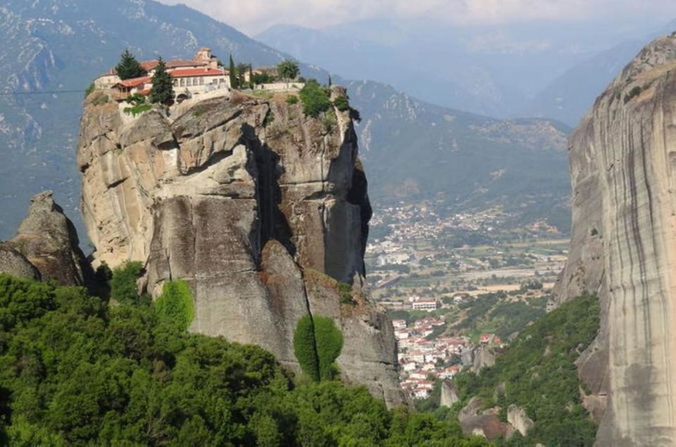 Delphi and Meteora: 2-Day Bus Tour from Athens - FAQ