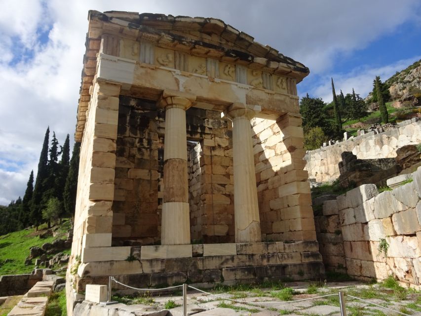 Delphi and Meteora: 2-Day Bus Tour from Athens - Delphi Archaeological Site and the Temple of Apollo: What You’ll Actually Get