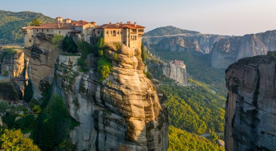 Delphi and Meteora: 2-Day Bus Tour from Athens - Thermopylae and the Leonidas Monument: A Short Stop With Big Context