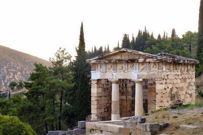 Delphi Arachova & Monast. Hosios Loukas from Athens Private Tour - The ride via Livadeia: the “in-between” stop that adds context