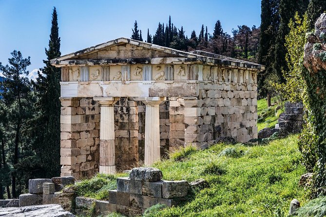 Delphi Day Trip from Athens with Spanish-Speaking Guide - Stop 1: Delphi Ancient Town (UNESCO) and the Temple of Apollo