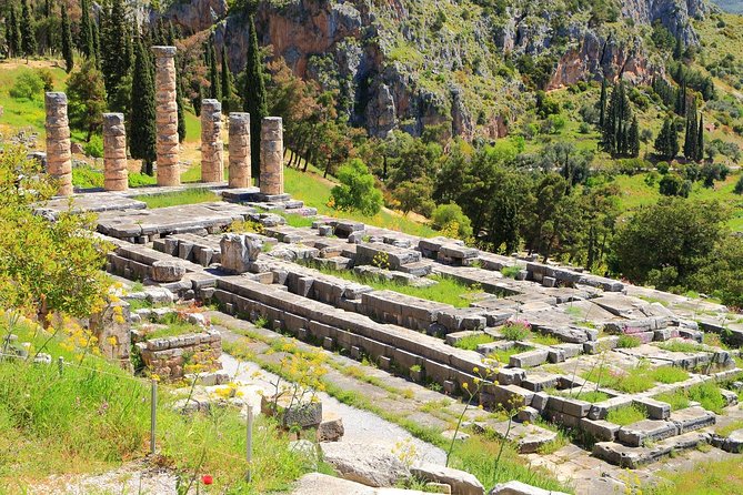 Delphi Day Trip from Athens with Spanish-Speaking Guide - The Return Trip: Arachova Photo Stop and Carpets on Your Way Back
