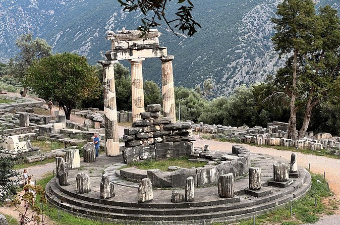 Delphi Historical Private Guided Tour & Thermopylae Hot Springs - Lunch in Delphi town: simple, local, and scenic