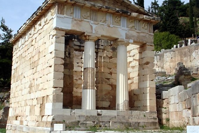 Delphi Private Full Day Tour from Athens - Delphi Archaeological Museum: Where the Masterpieces Actually Make Sense